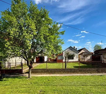 PREKRASNA MALA KUĆICA U BRŠADINU - cover