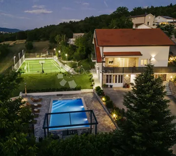 Luksuzna vila, 321m2 s bazenom i teniskim terenom, Imotski