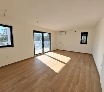 POREČ (okolica) - Stan u novogradnji sa 2SS+DB
