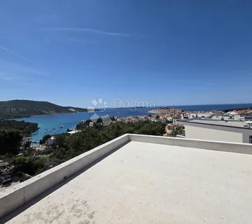PRIMOŠTEN-PENTHOUSE SA ČAROBNIM POGLEDOM - cover