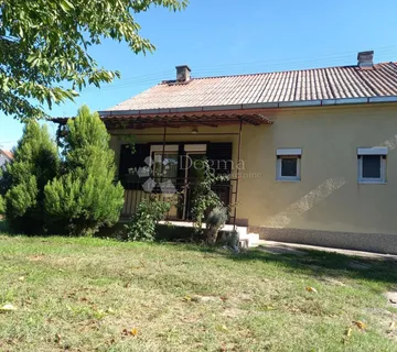 Kuća s okućnicom i pomoćnim objektima - cover