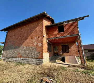 Investicijska prilika – kuća i 4.928 m² zemljišta - Jarmina