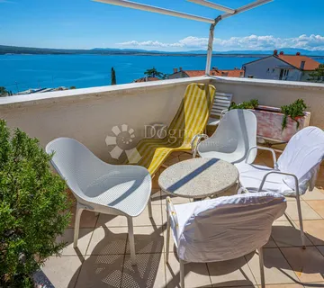 Apartman Sa Galerijom I Prekrasnim Pogledom Na More - Crikvenica