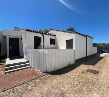 POREČ- Obiteljska kuća blizu mora- Červar Porat