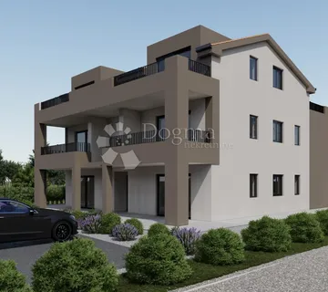 Novogradnja - stan sa dvorištem u okolici Poreča