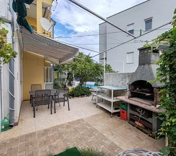 VODICE-SRIMA apartman 2.red od mora, privatni vrt+PM - Srima, Vodice