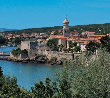 GRAD KRK, građevinski teren na lijepoj lokaciji