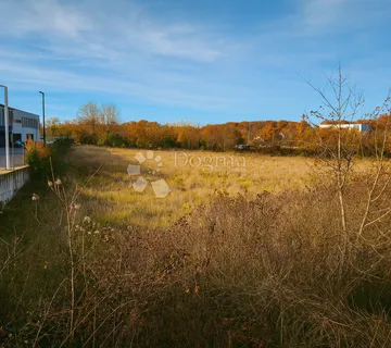 IZVRSNA POZICIJA! Poslovno - građevinsko zemljište za hale i proizvodne pogone! - Zabrežani, Pazin
