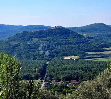 Pravomoćna građevinska dozvola, privatnost, pogled na Motovun - Oprtalj