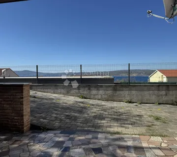 Dvije garsonjere sa terasom i pogledom na more - Crikvenica