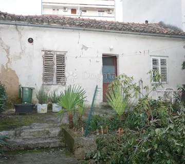 Prilika! Kuća - Gradiljište U Centru Sa Garažom - Crikvenica