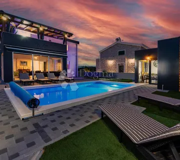 Villa 100m od mora - cover