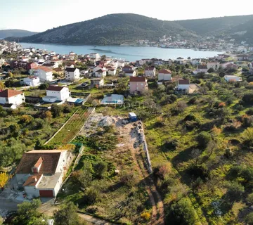 Građevinsko zemljište sa potencijalom - Vinišće, Marina