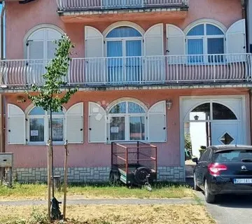 Velika kuća sa tri stana! - cover