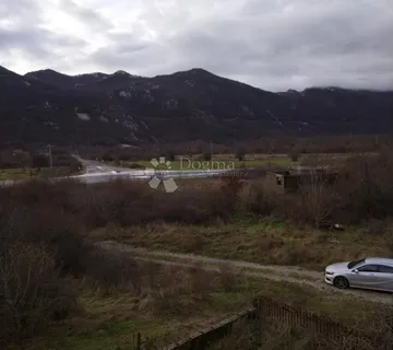 Kuća s potencijalom u srcu netaknute prirode - Grab (Gračac), blizina Cerovačkih špilja - Grab, Gračac