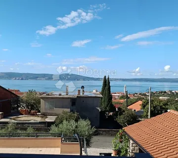 Novi Vinodolski, prekrasan stan 120 m2, bazen, parking, prilika !