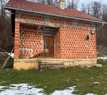 Kuća Suvaja S Velikim Pašnjacima I Livadama Za Adaptaciju - Srb, Gračac