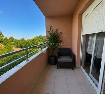 MIHOTIĆI iznad Opatije – Ugodan 2S+DB stan u mirnom okruženju, balkon i parking - Mihotići, Matulji