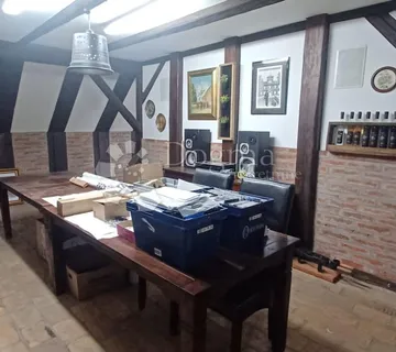 Ekskluzivan rustikalni poslovni prostor u potkrovlju – idealno za profesionalce! - Osijek