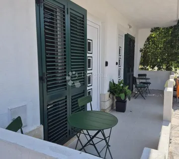 Stanovi: Nemira, Omiš, 3x60 m2 - Stanići, Omiš