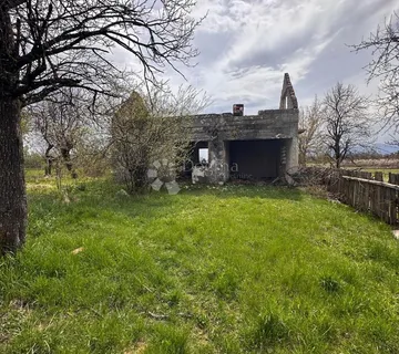 Građevinsko Zemljište Blizina Centra S Ucrtanim Objektima - Gospić