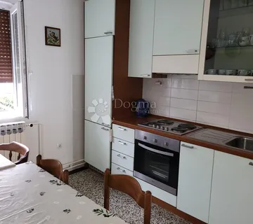 Stan blizu mora sa četiri parkirna mjesta - Selce, Crikvenica