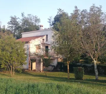 Kuća s prostranom građevinskom parcelom – Pazin - cover