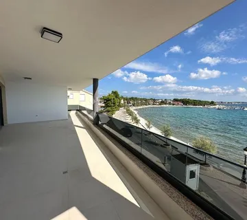 Luksuzni apartman na moru - Vir