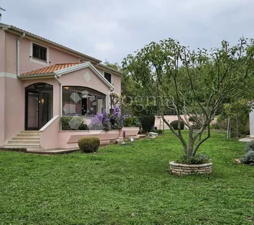 Ekskluzivno Kuća na osami, okružena šumom - Žminj