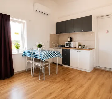 Trosoban stan u centru Pule - 3 studio apartmana - Pula