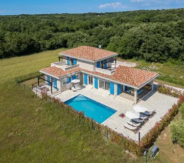 Rovinj okolica - Luksuzna vila s bazenom i 3 spavaće sobe!