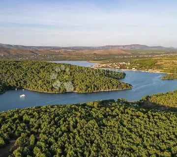 Veliko Poljoprivredno Zemljište od 9763 m² – Prilika za Vizionare s Jasnom Vizijom - Jadrtovac, Šibenik