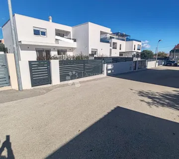 VODICE - novoizgrađena, atraktivna odmah useljiva kuća