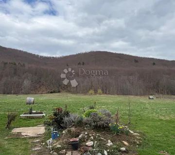 Kuća 2 Apartmana 2 Građ Zemljišta Poljo 3000m2 - Brušane, Gospić