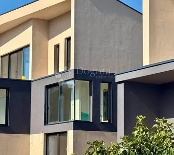 GRAD KRAK, APARTMAN SA POGLEDOM NA MORE - cover