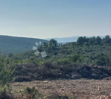 Građevinsko zemljište na mirnoj lokaciji sa pogledom na more - Debeljak, Sukošan