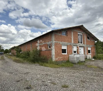 Velika gospodarska zgrada 600 m² na 12.000 m² ograđenog zemljišta - Kupinec, Klinča Sela