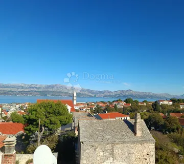 OBNOVLJENA KAMENA VILLA S BAZENOM I POGLEDOM, SUPETAR - cover