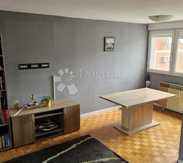 Velika Gorica centar - obnovljena zgrada, dva lifta - cover