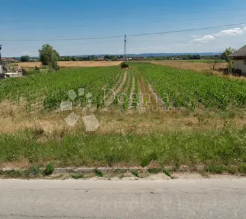 GRAĐEVINSKO ZEMLJIŠTE NOVOSELEC - 1940 m² - Novoselec, Križ
