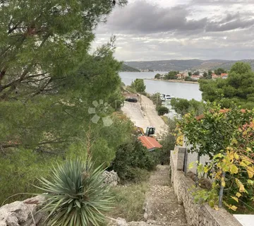 RAŽANJ - Građevinsko zemljište 20m od mora!! 1.365m2 - Ražanj, Rogoznica