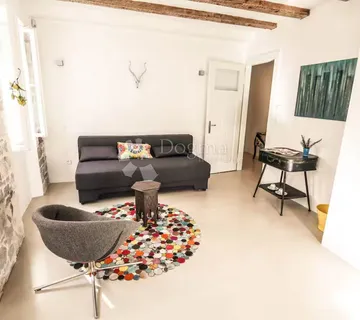 Stan: Dioklecijanova palača 50m2 - Split