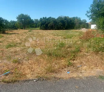 TOP prilika! Zemljište Cerić 680 m² - Cerić, Nuštar