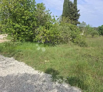 Štinjan – zemljište s potencijalom za 8 stanova! - Štinjan, Pula