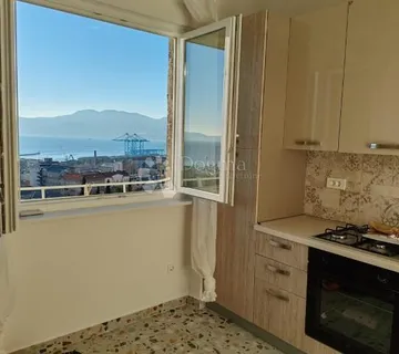 Novo adaptiran stan s očaravajućim pogledom na Rijeku - Rijeka