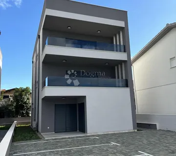 PRODAJE SE LUKSUZNI APARTMAN NA OTOKU VIRU, 100 M OD MORA - cover