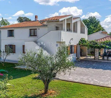 Medulin, Kuća sa dva apartmana na mirnoj lokaciji