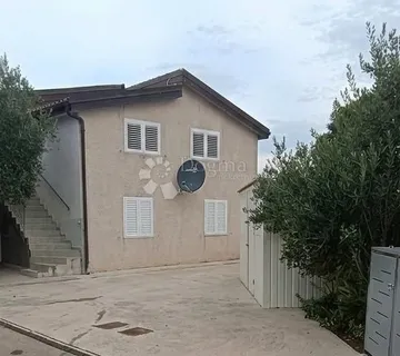 Kuća na južnoj strani otoka Vira - cover
