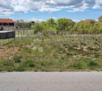 PRODAJA: Atraktivno građevinsko zemljište 1.662 m² s iznimnim potencijalom – Smilčić - Smilčić, Benkovac