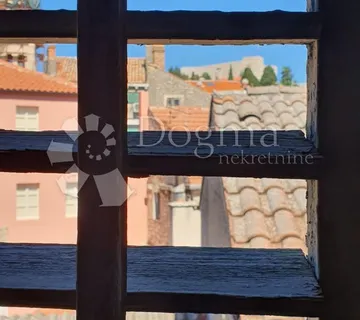 SNIŽENO! STAN ZA ADAPTACIJU U SRCU ŠIBENIKA - cover